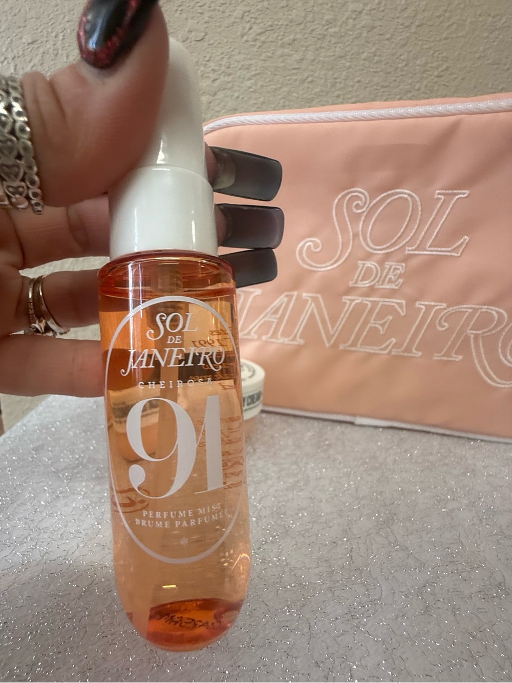 Sol de Janeiro Travel Pouch with Rosa Charmosa Dewy Cream & Cheirosa 91 - Picture 2 of 4